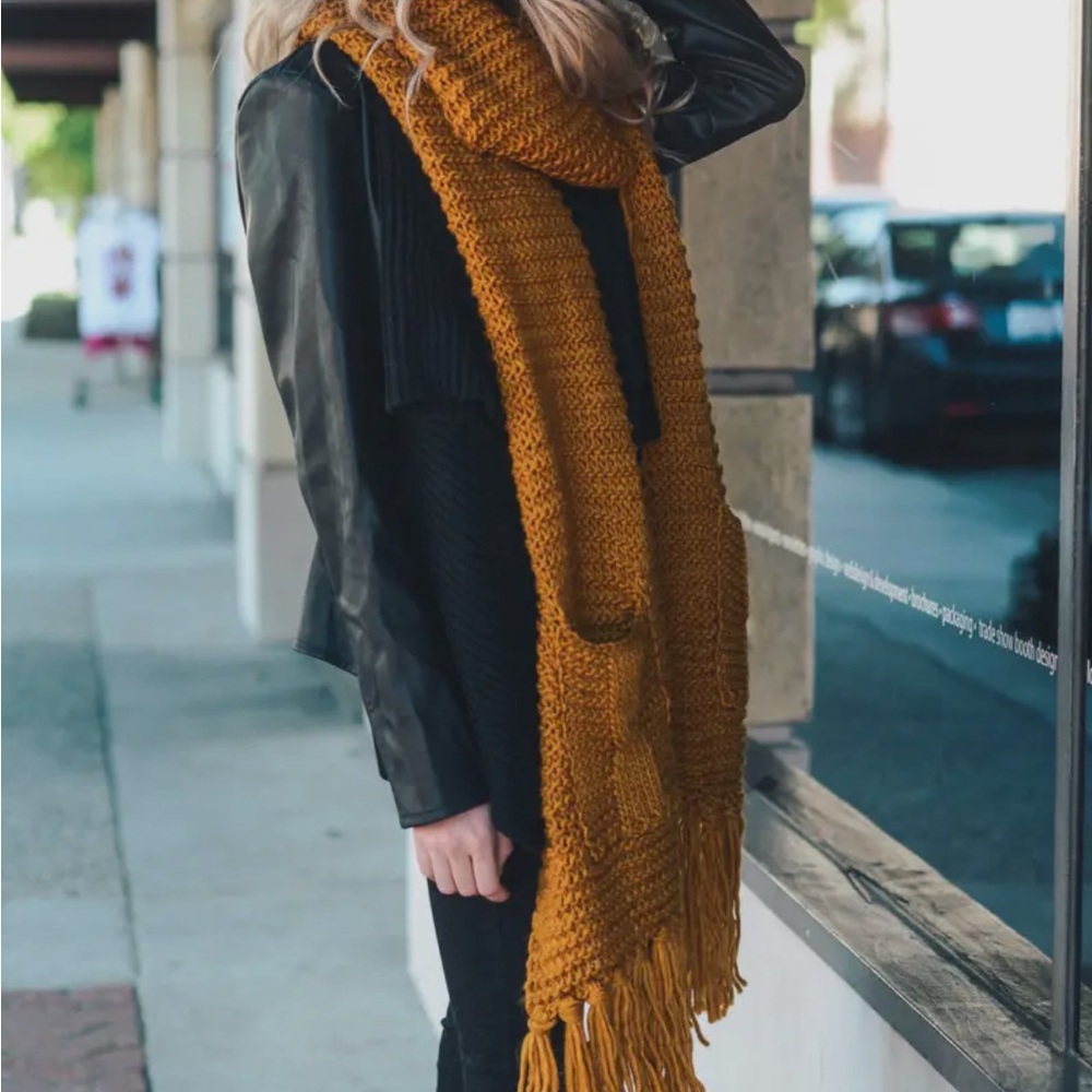 Chunky Oversized Two Pocket Scarf - Picture 11 of 12